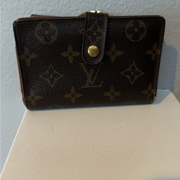 Louis Vuitton Kiss Wallet - Picture 3 of 14